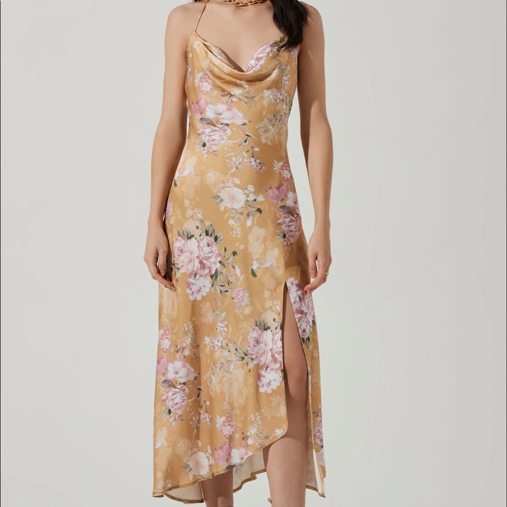 ASTR The label Gaia Dress in Mustard Floral